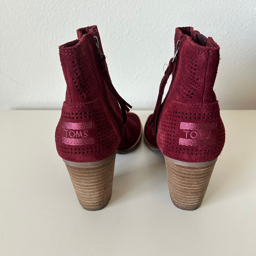 Toms Burgundy Perforated Peep-Toe Ankle Booties Size 6 - Picture 5 of 9